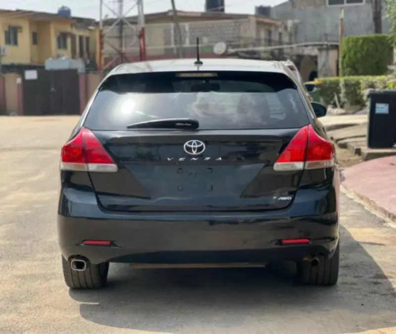 Toyota Venza   - 2011