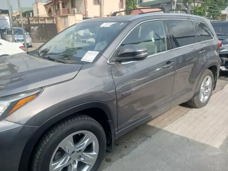 Toyota Highlander   - 2015