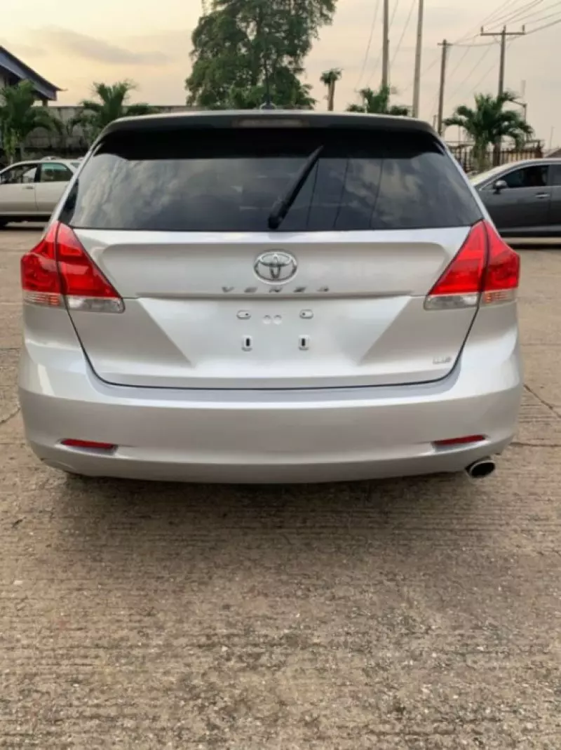 Toyota Venza   - 2012