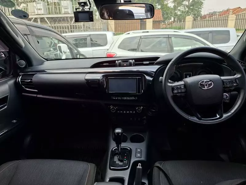 Toyota Hilux   - 2019