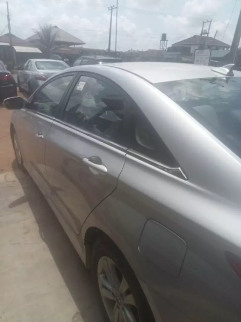 Hyundai Sonata   - 2013