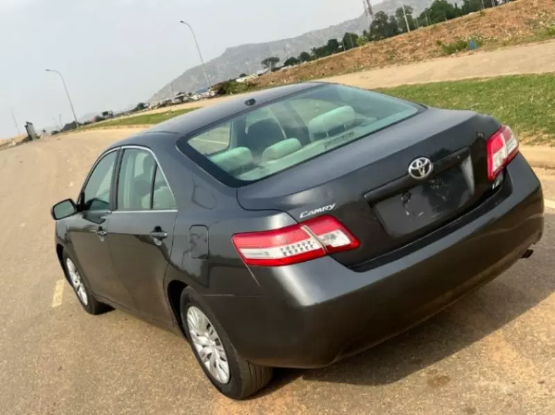 Toyota camry   - 2011