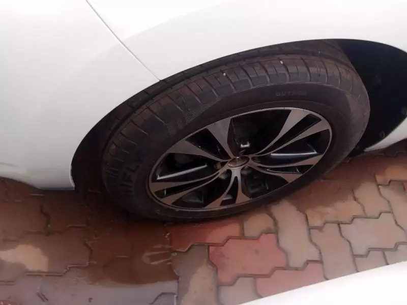 Toyota Harrier   - 2016