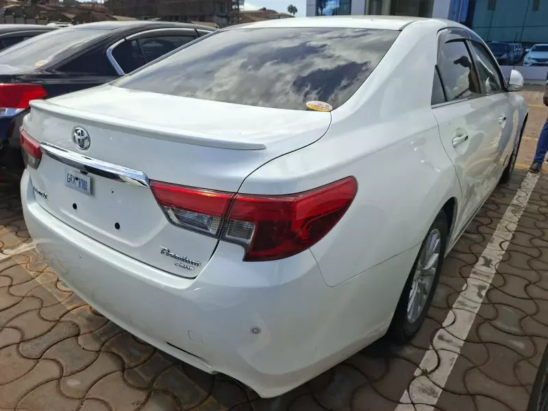Toyota Mark X   - 2012