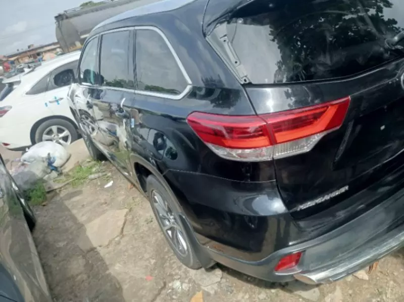 Toyota Highlander   - 2019