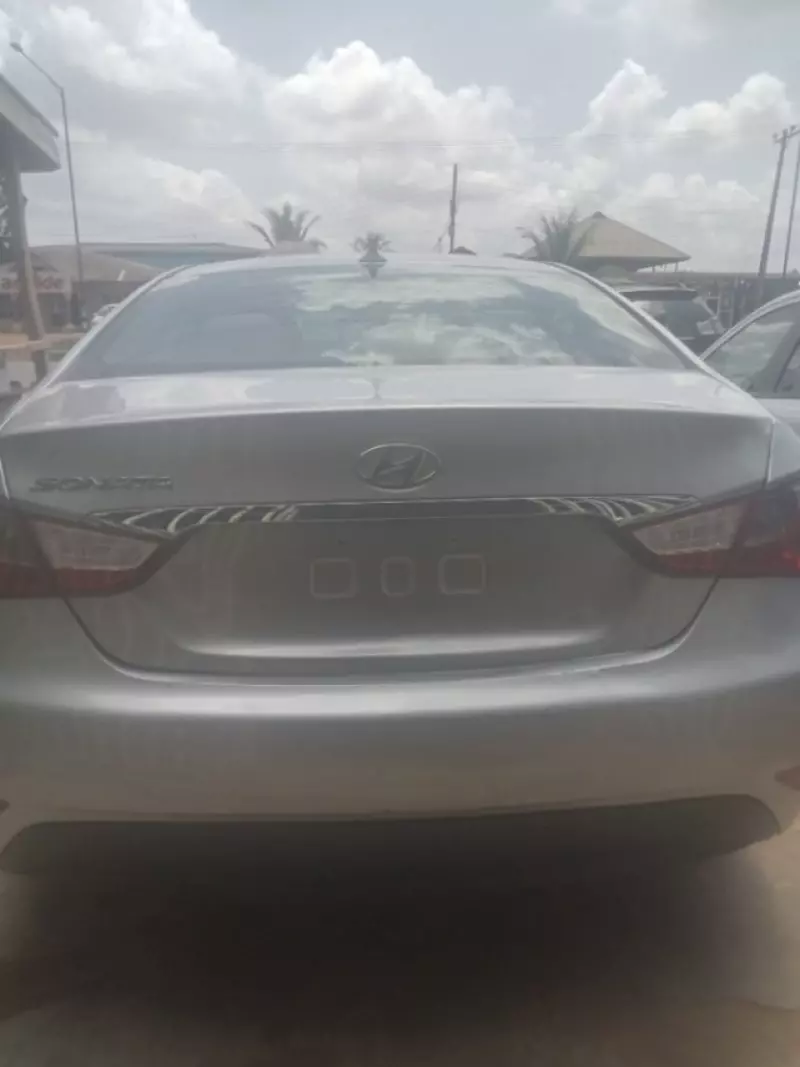 Hyundai Sonata   - 2013