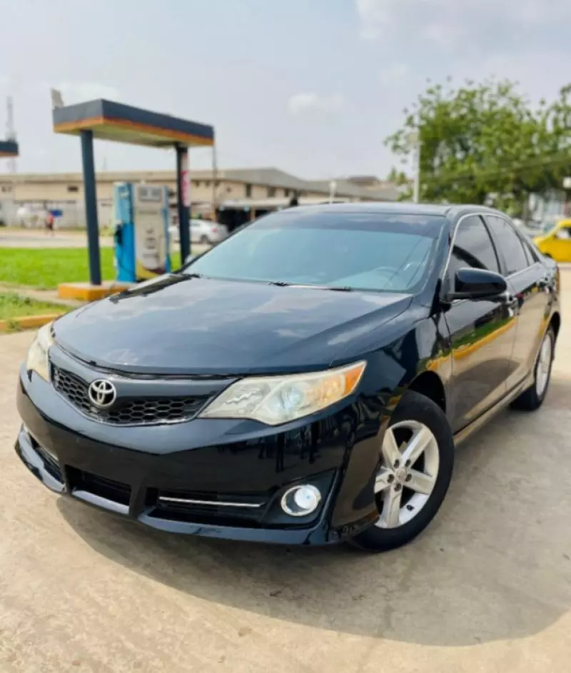 Toyota Camry   - 2012