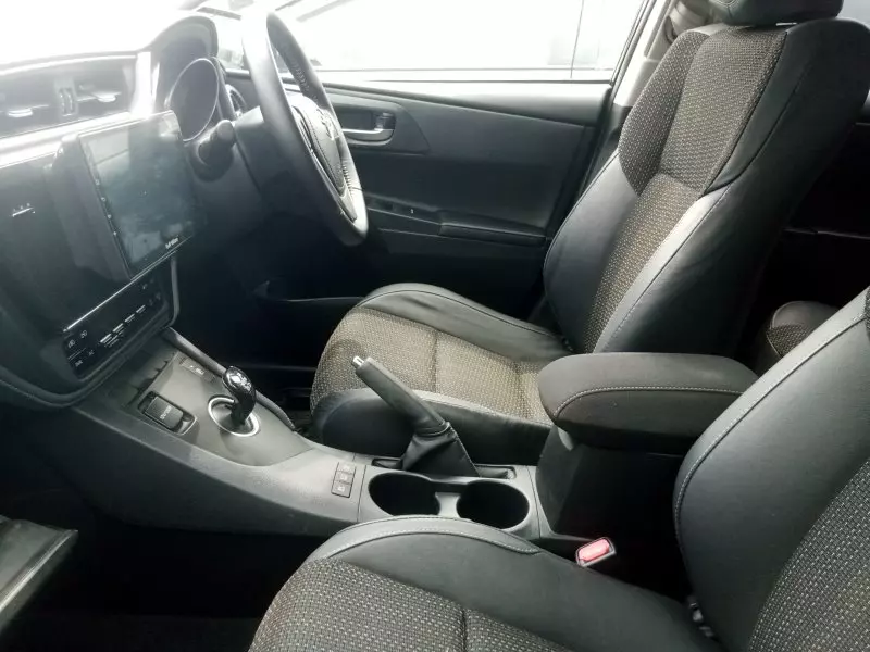 Toyota Auris Hybrid   - 2016