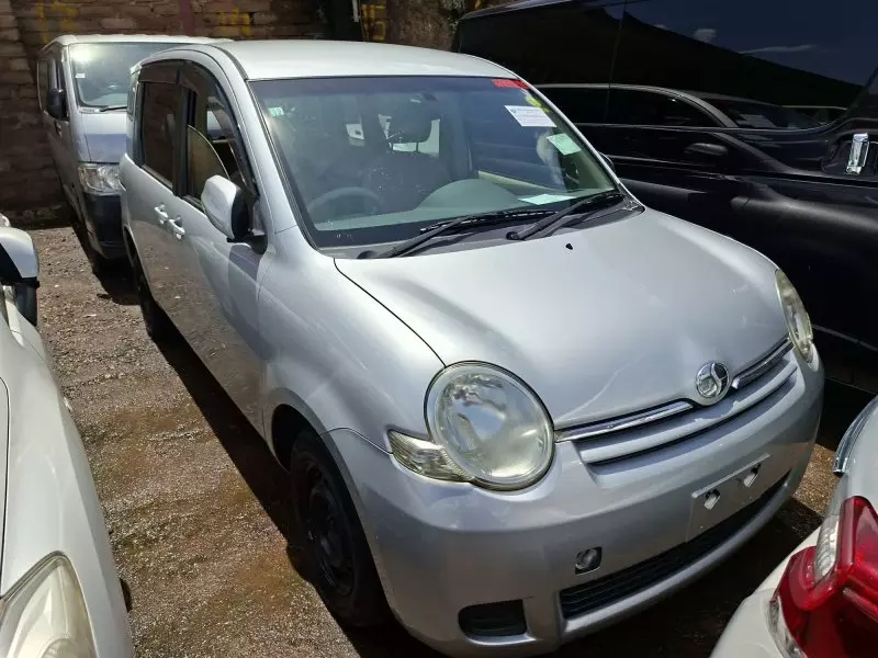 Toyota Sienta   - 2013