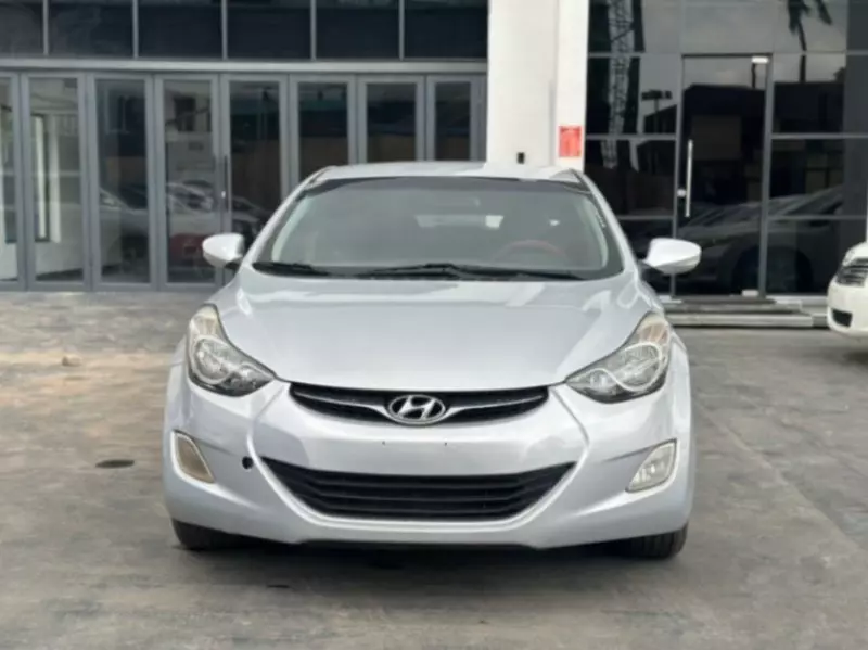 Hyundai Elantra   - 2012