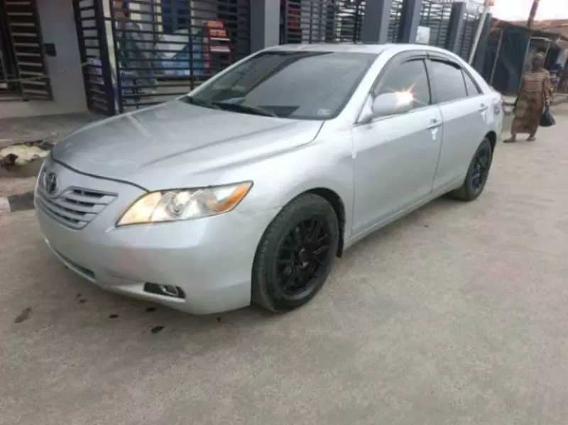 Toyota Camry   - 2010
