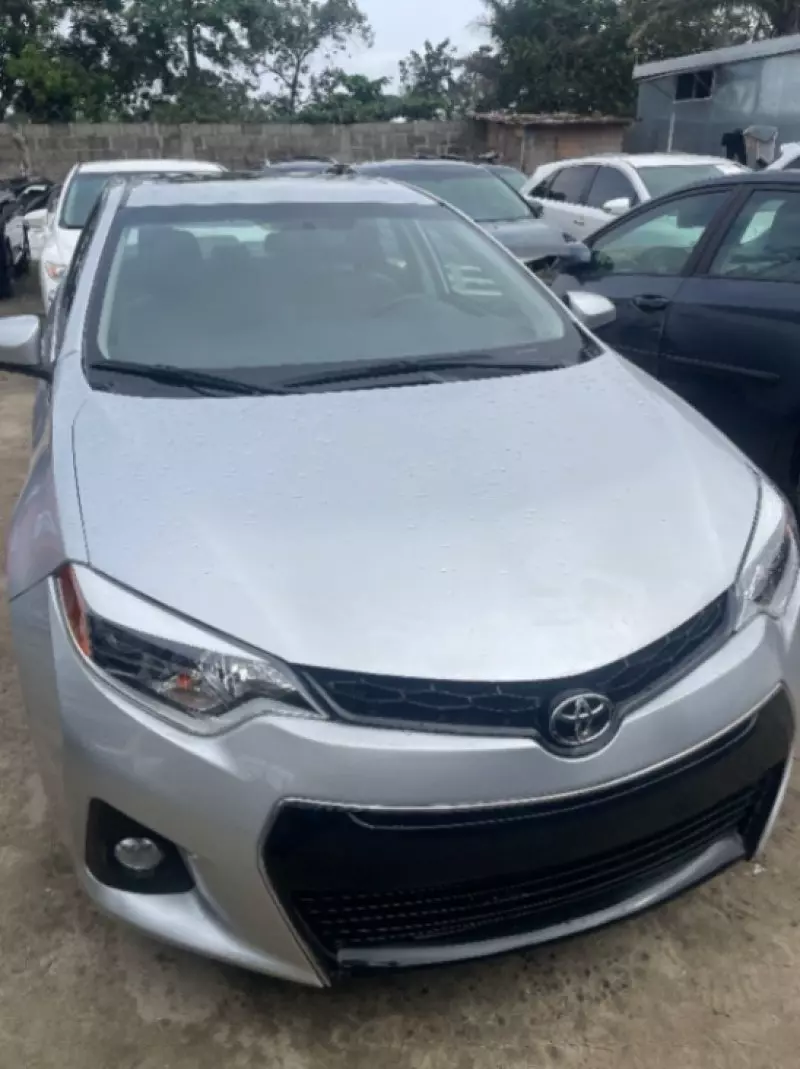 Toyota Corolla   - 2015