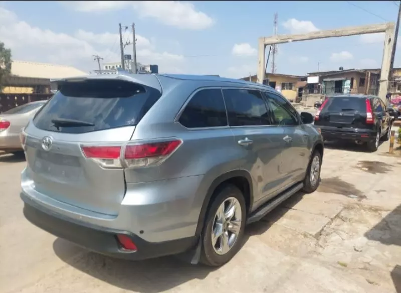 Toyota Highlander   - 2013