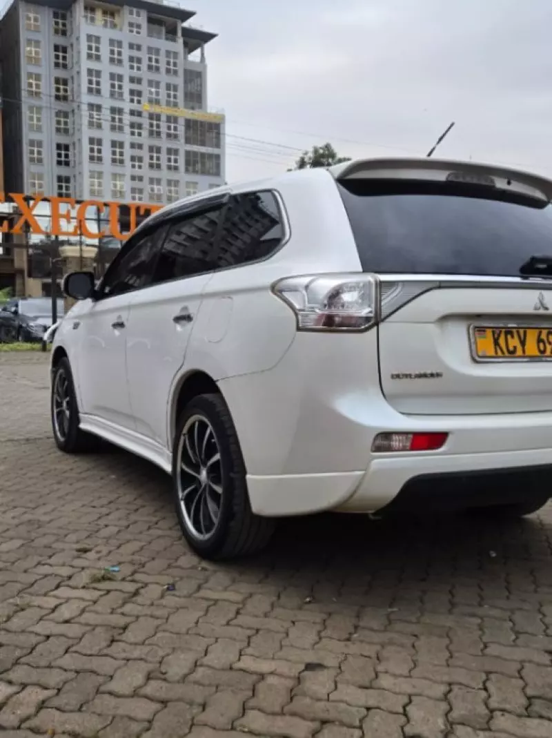 Mitsubishi OUTLANDER   - 2012