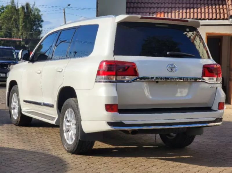 Toyota Land Cruiser V8   - 2017