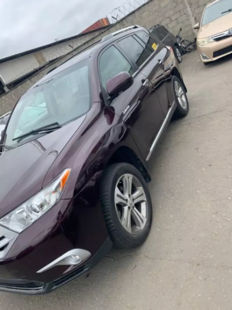 Toyota Highlander   - 2012