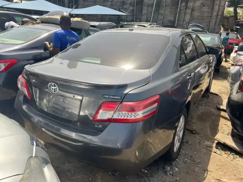 Toyota Camry   - 2010