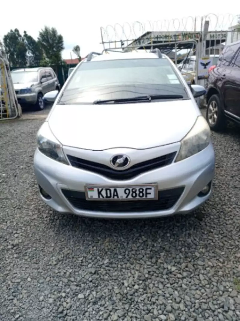 Toyota Vitz   - 2016