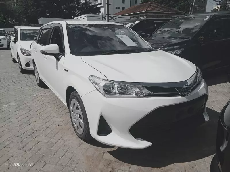 Toyota Fielder hybrid    - 2018