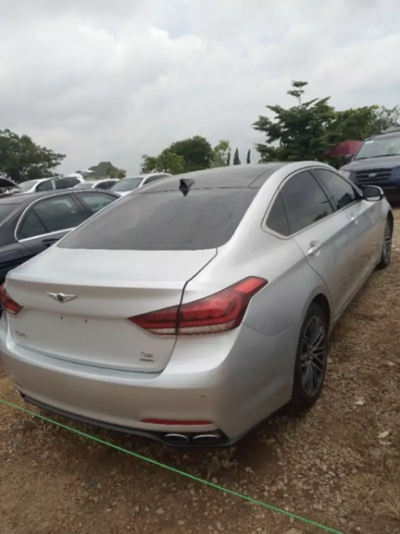 Hyundai Genesis   - 2018