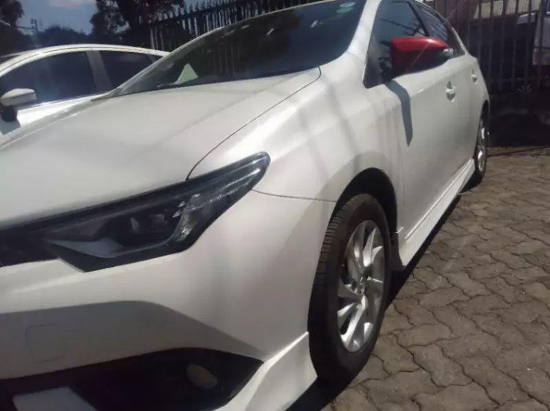 Toyota Auris   - 2015