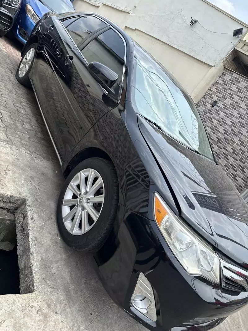 Toyota Camry   - 2012