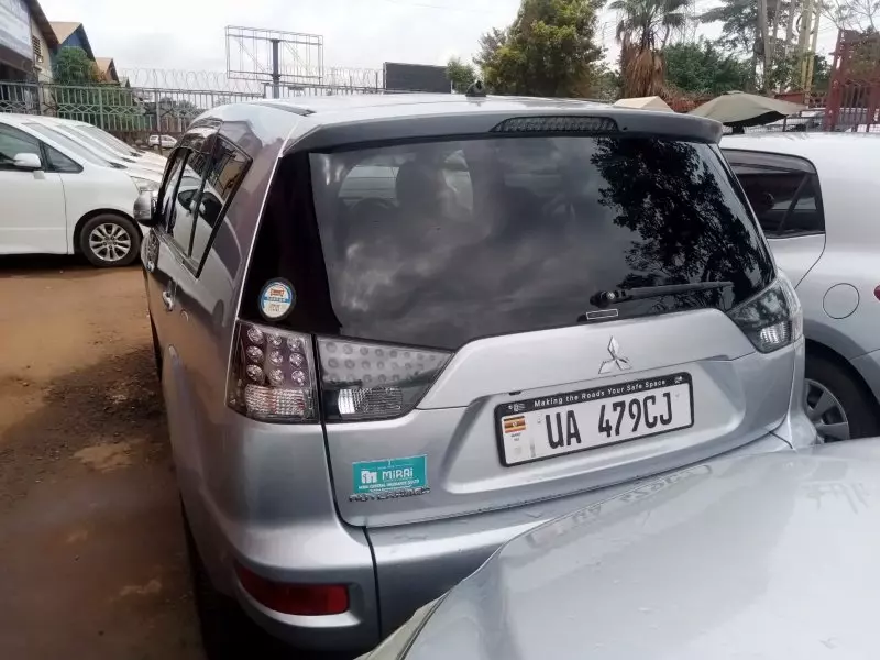 Mitsubishi OUTLANDER   - 2010