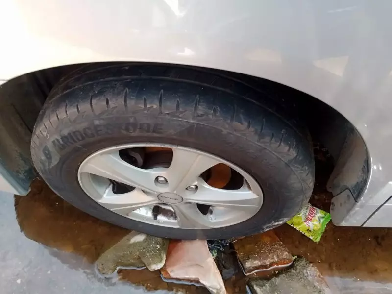 Toyota Noah   - 2012