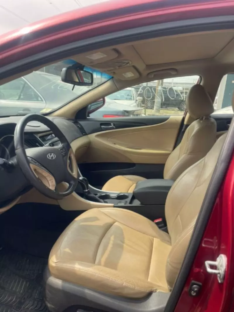 Hyundai Sonata   - 2012