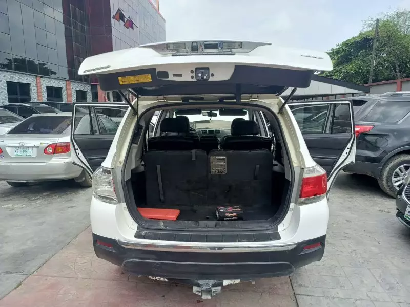 Toyota Highlander   - 2011