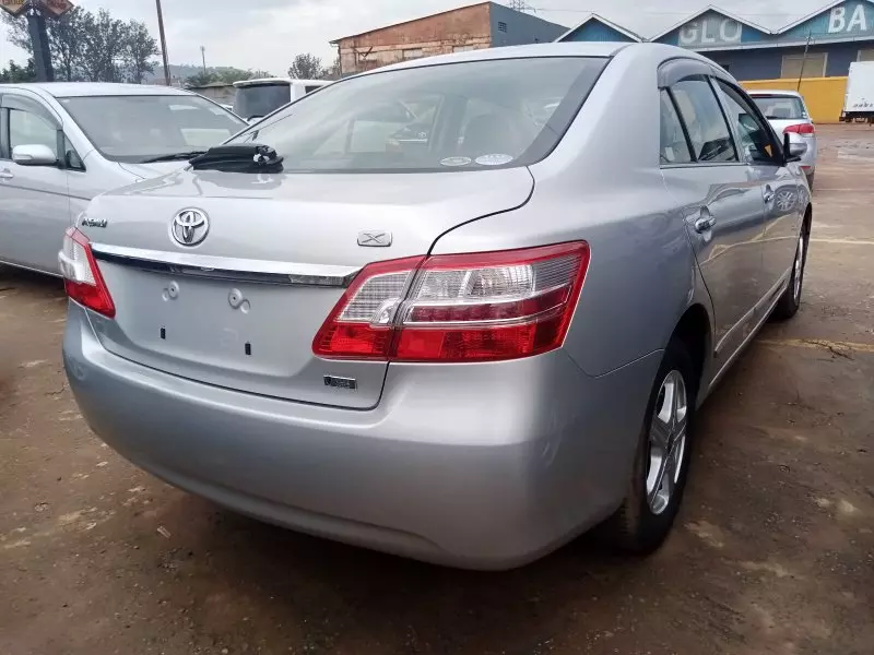 Toyota Premio    - 2010