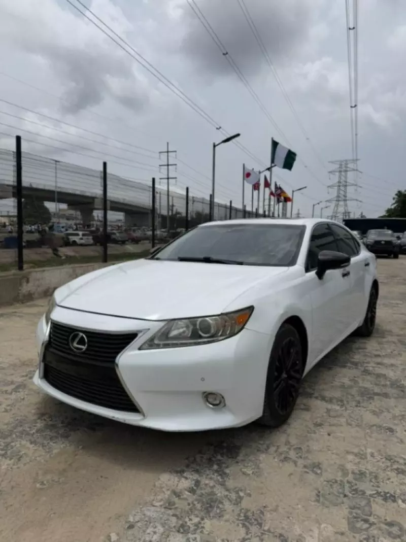 Lexus ES   - 2015