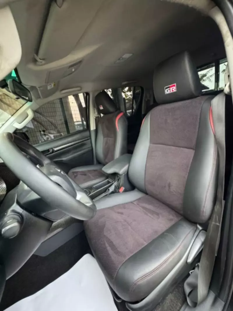 Toyota Hilux   - 2021