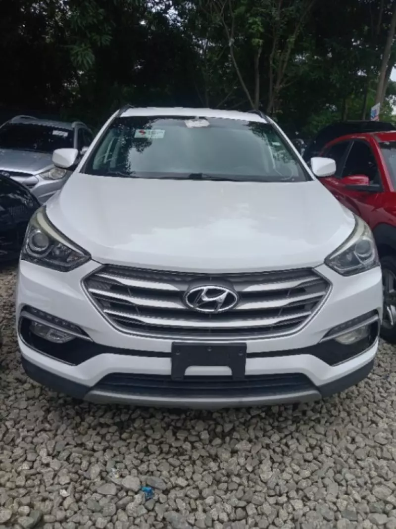 Hyundai Santa Fe   - 2017