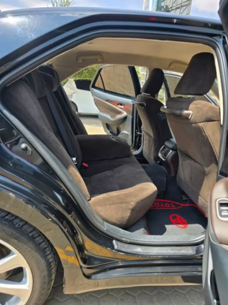 Toyota Crown   - 2014