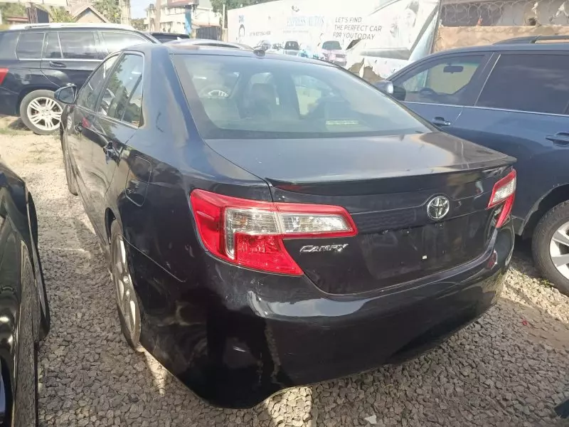 Toyota Camry   - 2012
