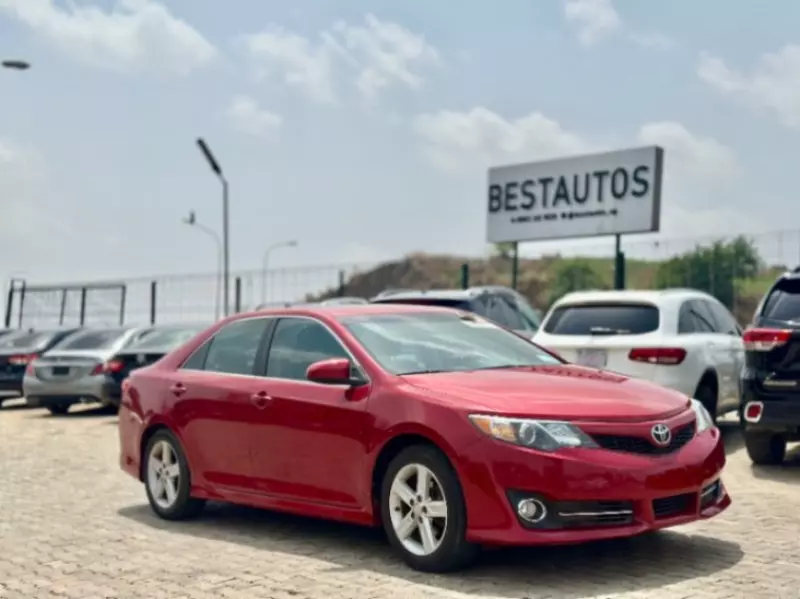 Toyota camry   - 2012