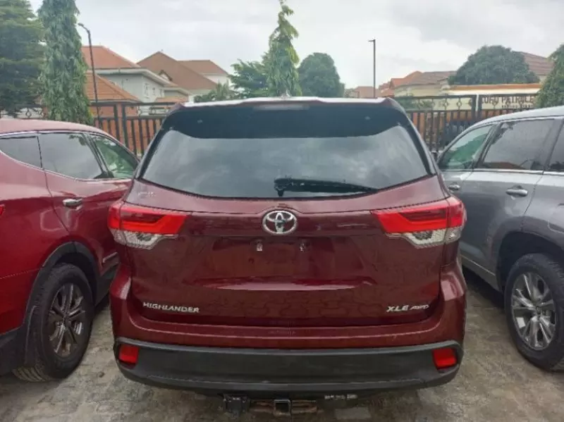 Toyota Highlander   - 2017