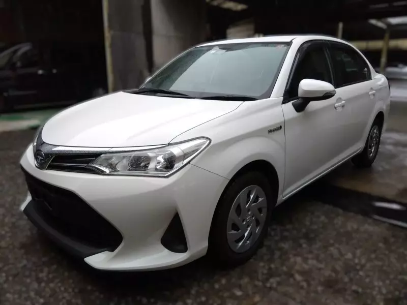Toyota Axio hybrid    - 2018