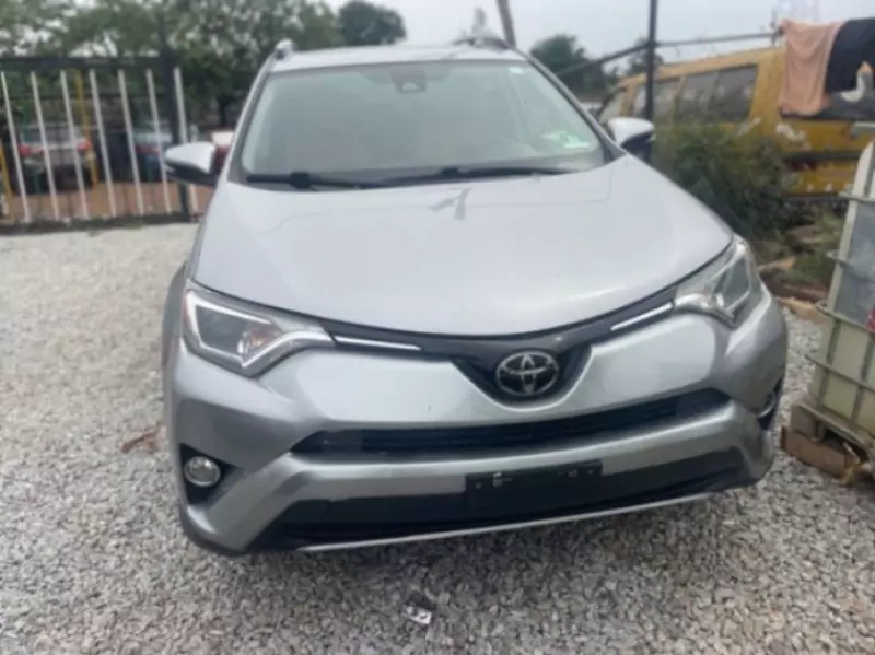 Toyota RAV 4   - 2018