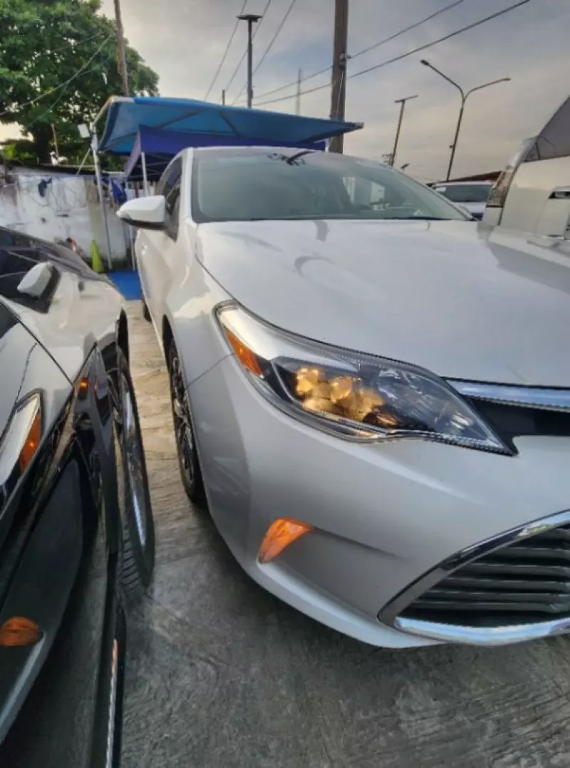 Toyota Avalon   - 2016