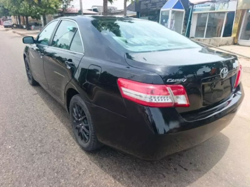 Toyota Camry   - 2010