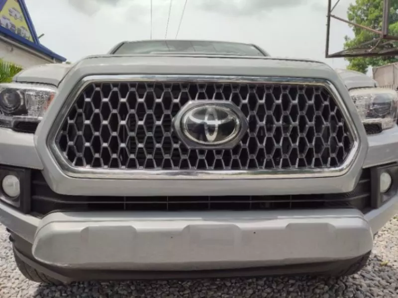 Toyota Tacoma   - 2018