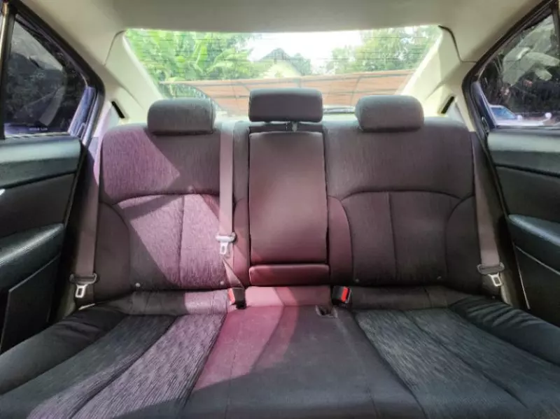 Subaru Legacy   - 2010