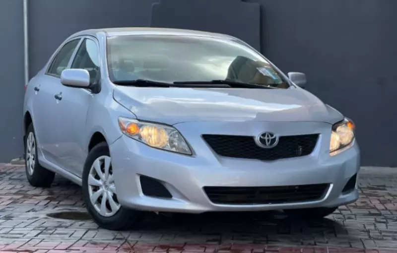 Toyota corolla   - 2010