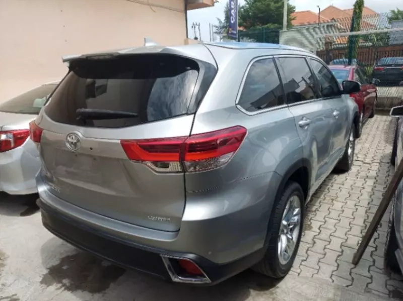 Toyota Highlander   - 2019