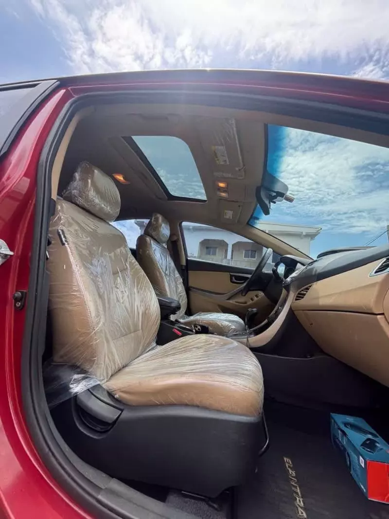 Hyundai Elantra   - 2013