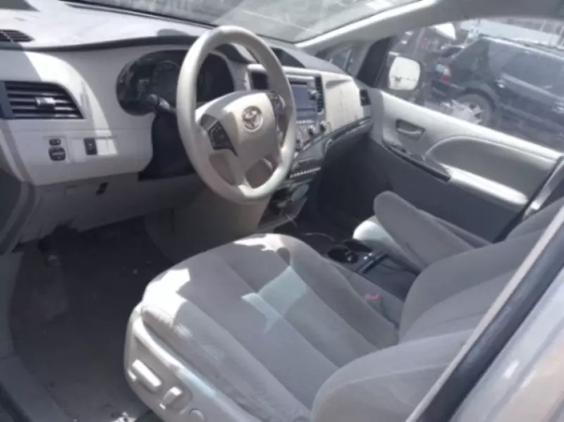 Toyota Sienna   - 2011