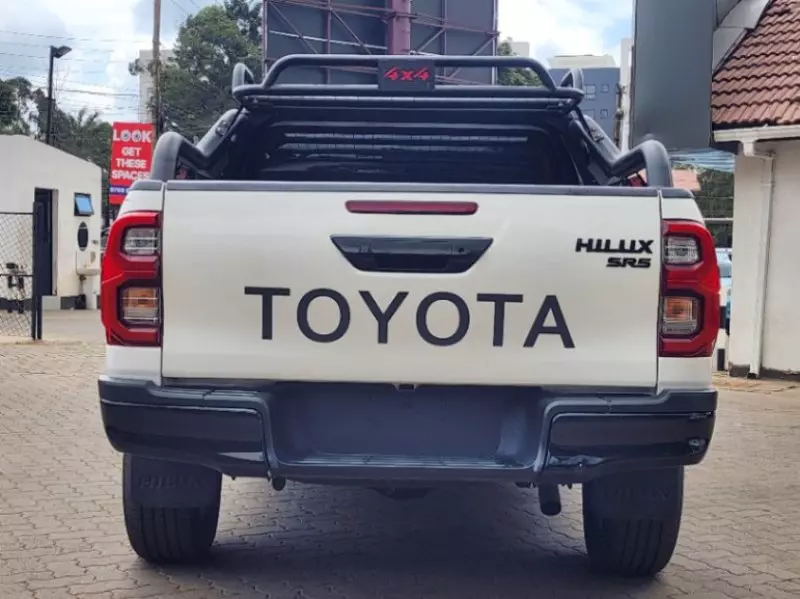 Toyota Hilux    - 2017