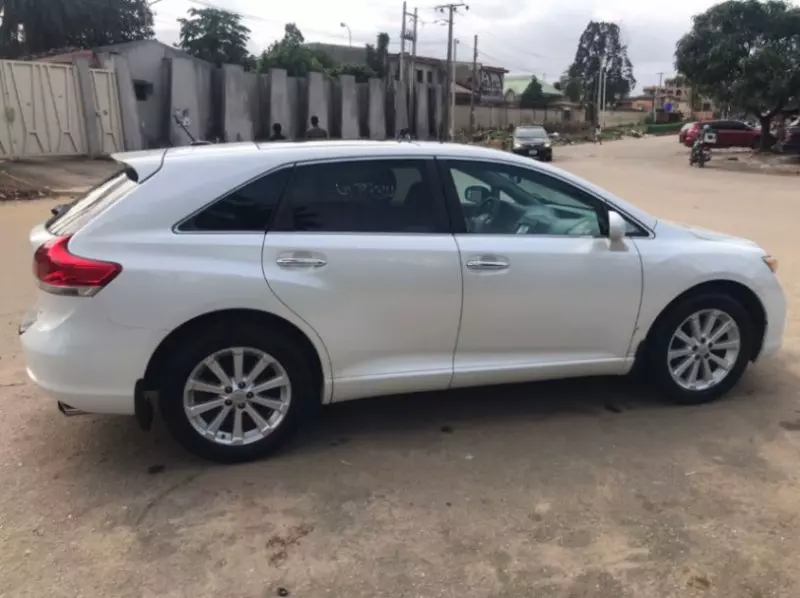 Toyota Venza   - 2012